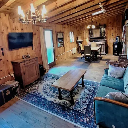 Le Saloon Apartment
